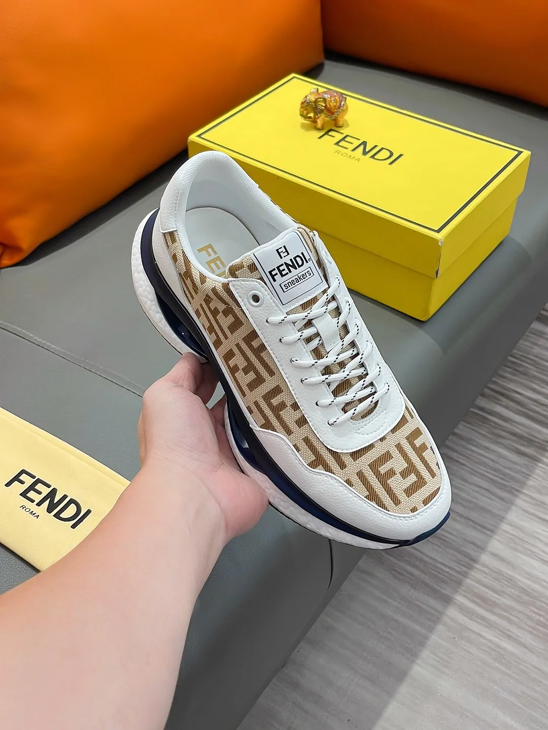 Men's shoes FENDI "Fendi" P440 Regular size: 38-44 (casual shoes) Product materials: Selected cowhide upper, soft sheepskin lining; original outsole.